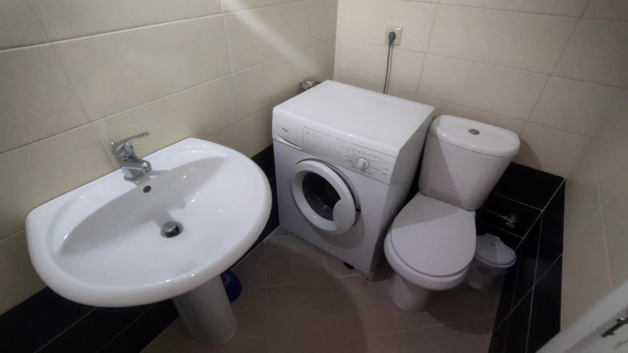 סרנדה Apartments Eri מראה חיצוני תמונה
