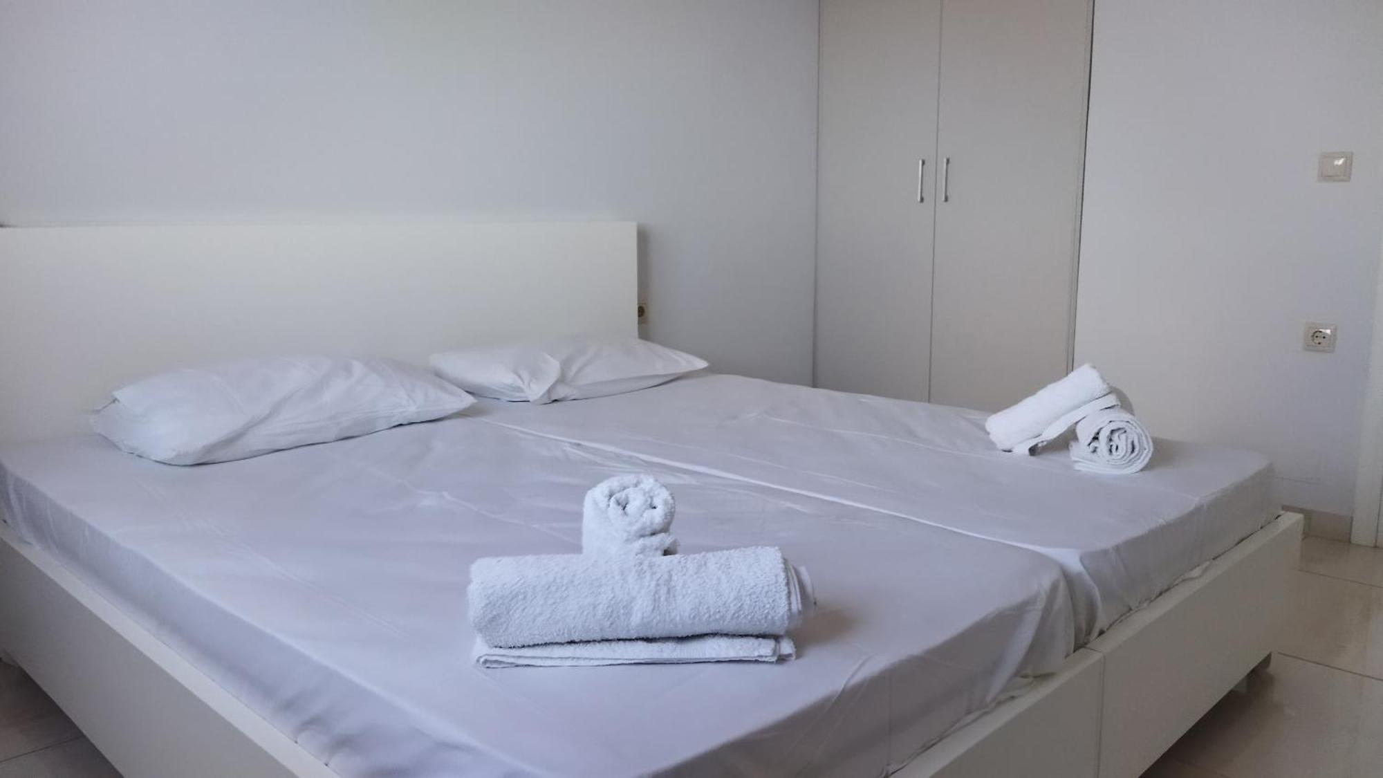 סרנדה Apartments Eri מראה חיצוני תמונה