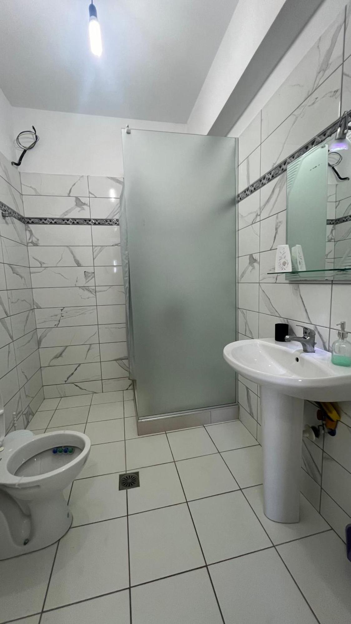 סרנדה Apartments Eri מראה חיצוני תמונה