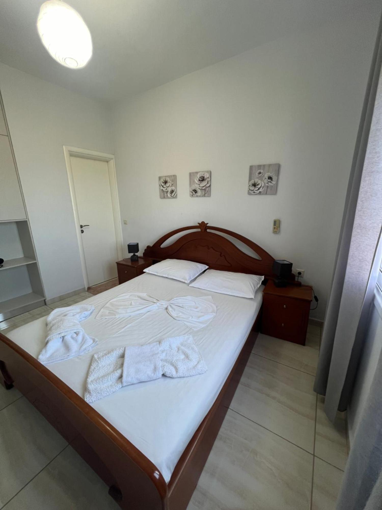 סרנדה Apartments Eri מראה חיצוני תמונה