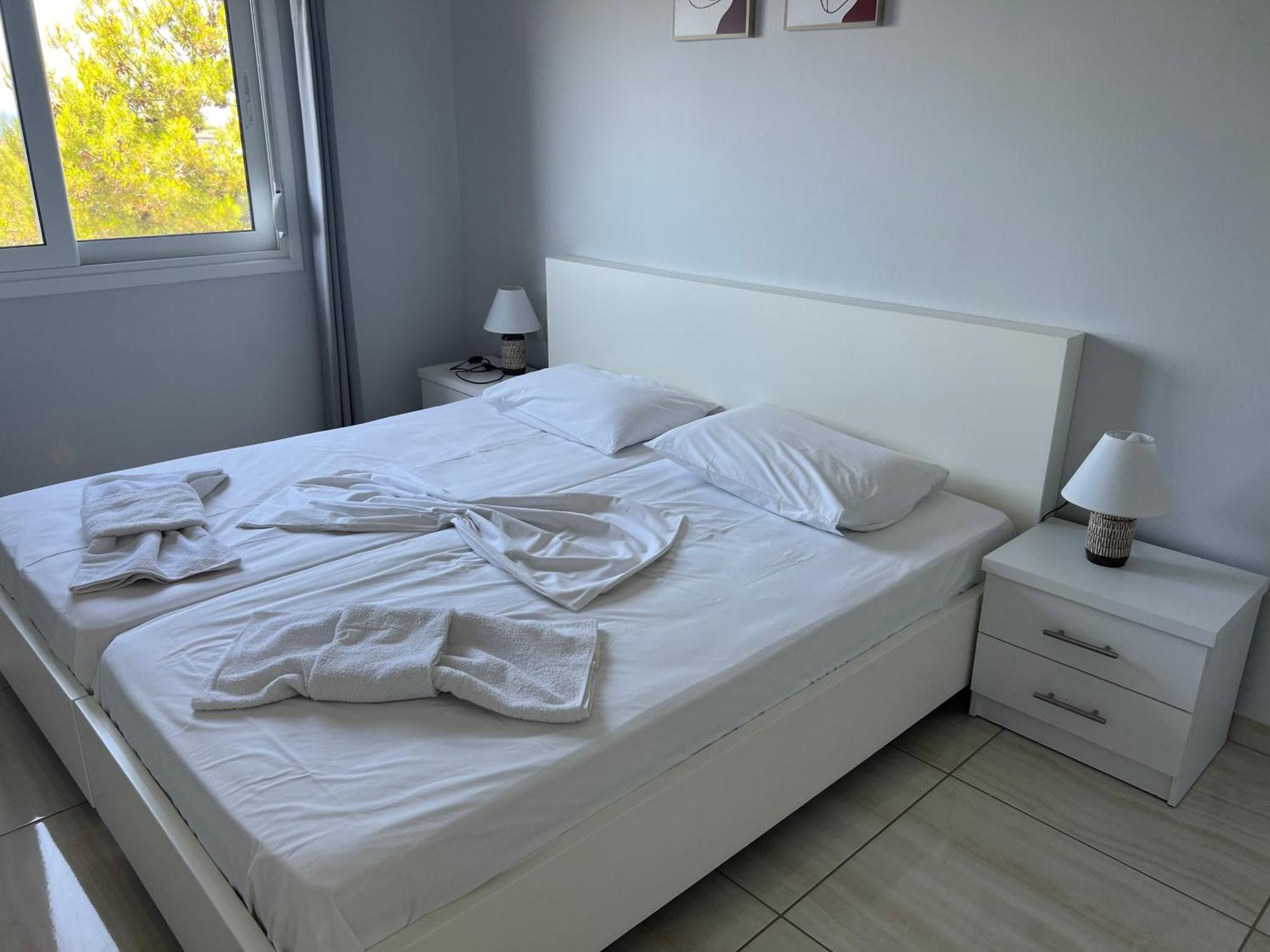 סרנדה Apartments Eri מראה חיצוני תמונה