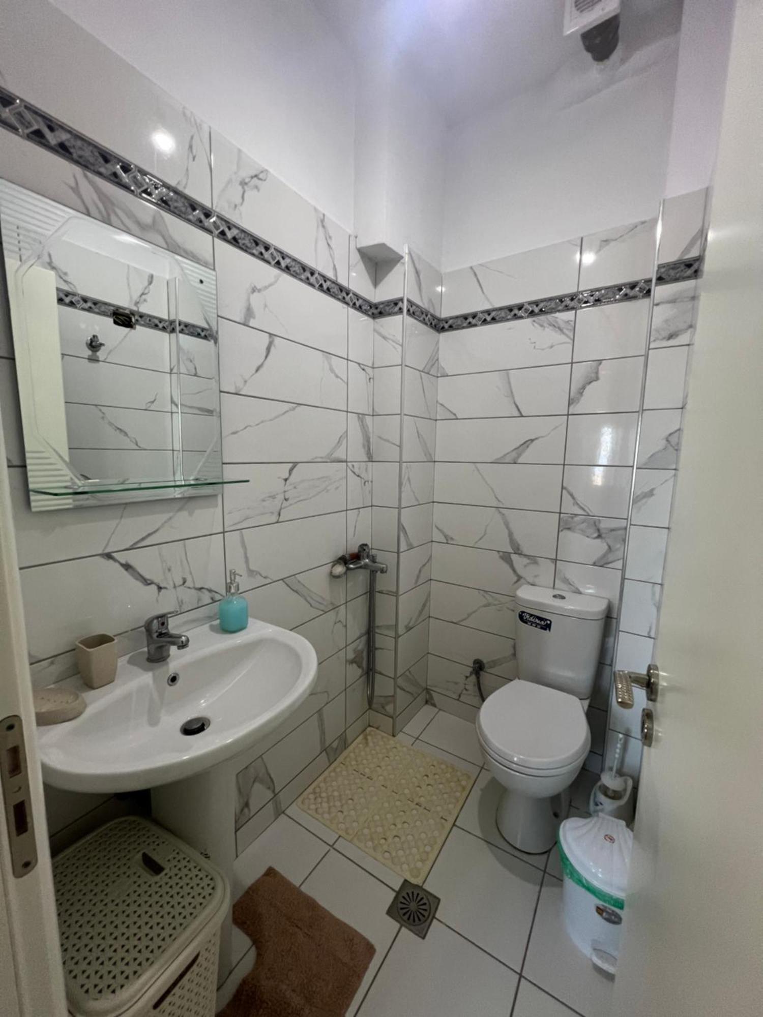 סרנדה Apartments Eri מראה חיצוני תמונה